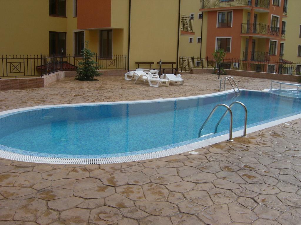 Siana 3 Suits Pomorie Luaran gambar
